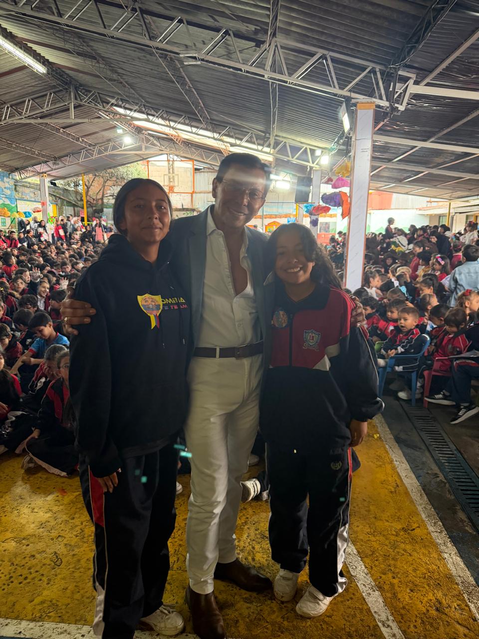 Reconocimiento a estudiantes por el compañerismo